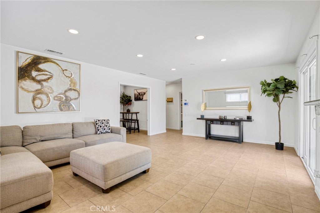 Photo of Listing #SR25173726