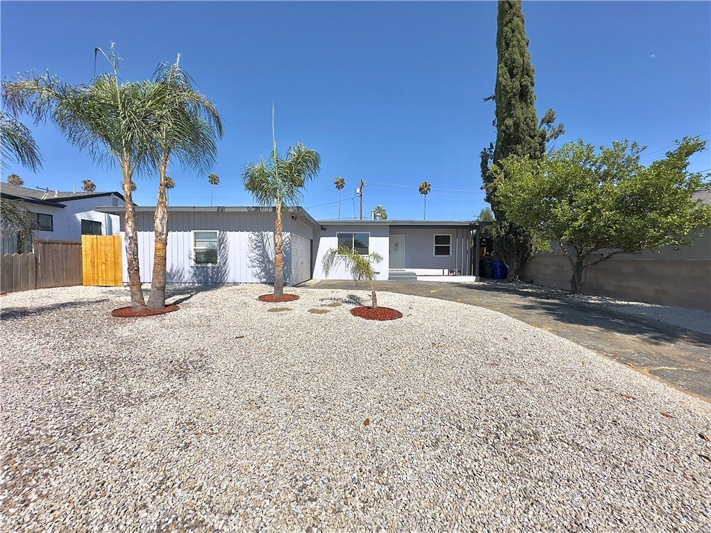 Photo of Listing #IV25169572