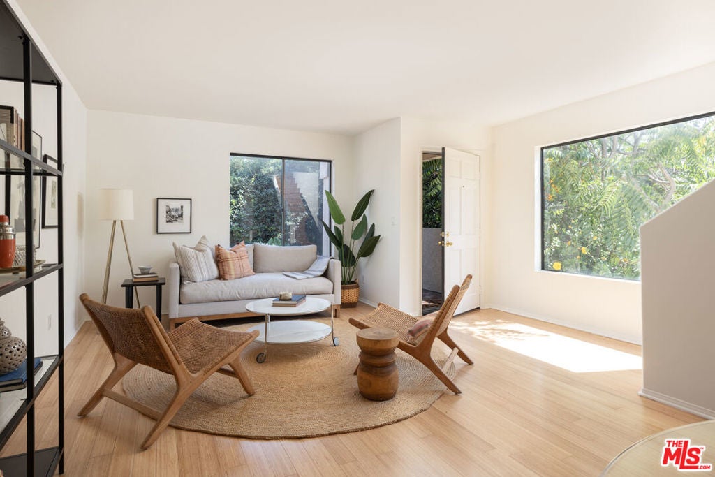 Photo of Listing #25572911