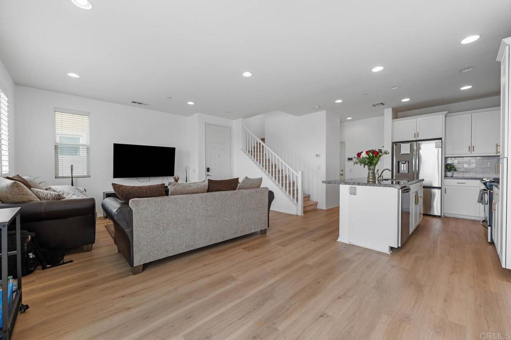 Photo of Listing #PTP2505902