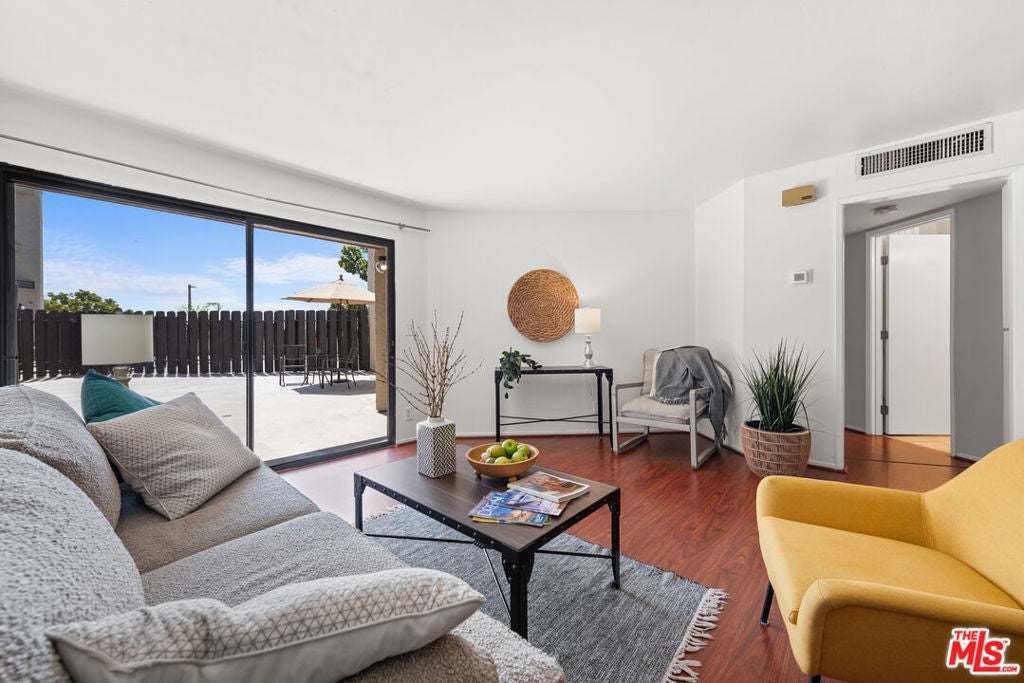 Photo of Listing #25568471