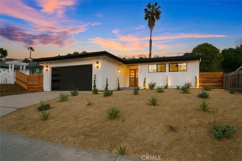 Photo of Listing #IV25175907