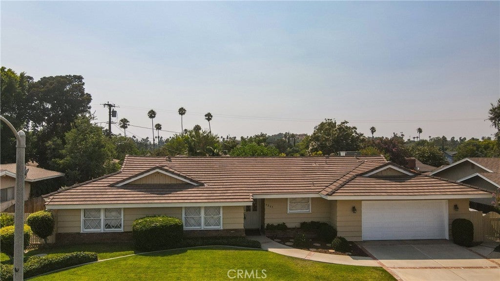 Photo of Listing #IV25175672