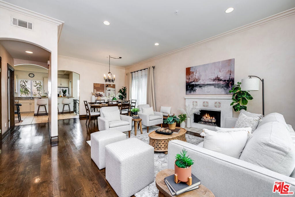 Photo of Listing #25574205