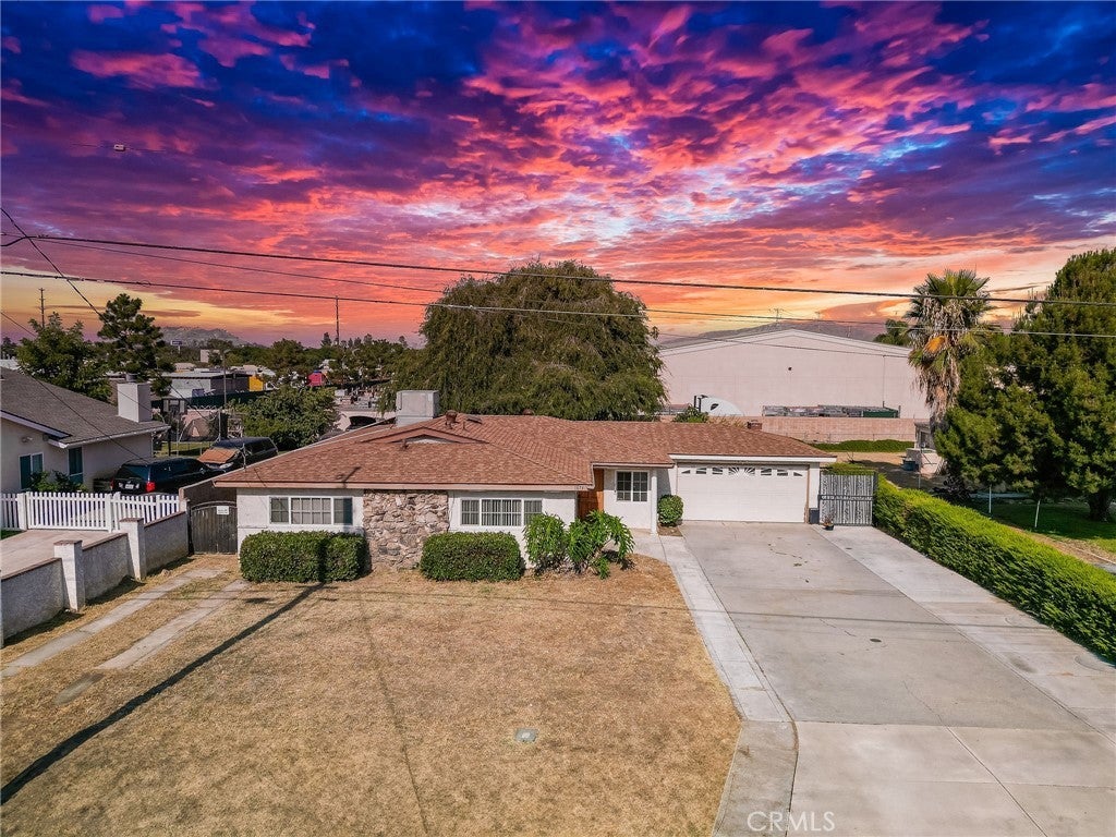 Photo of Listing #IV25176522