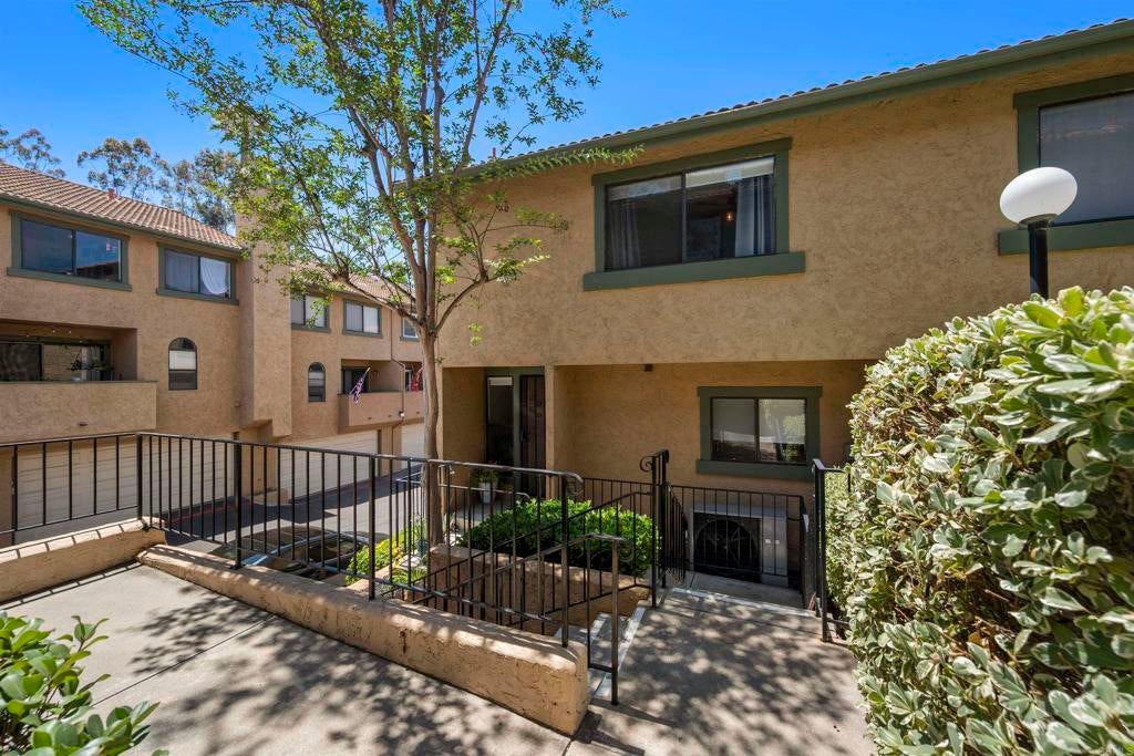 Photo of Listing #PTP2505943