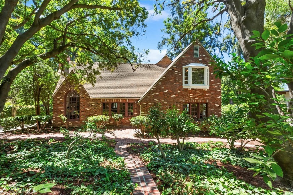 Photo of Listing #IV25173474