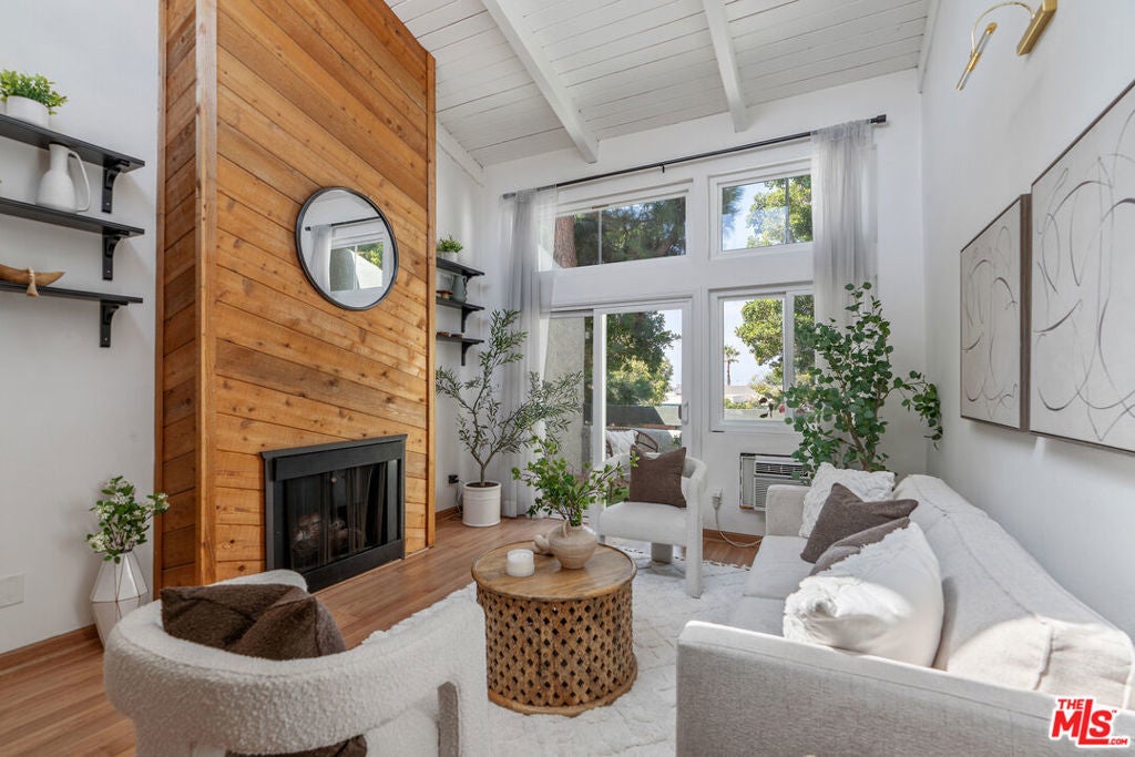 Photo of Listing #25573207