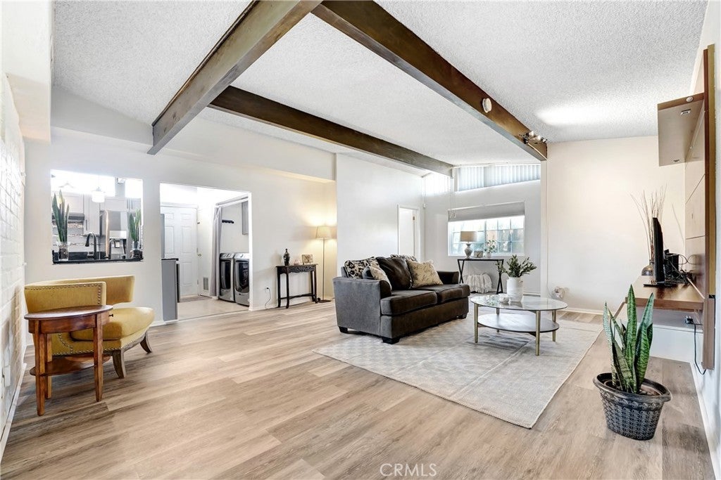 Photo of Listing #SR25177136