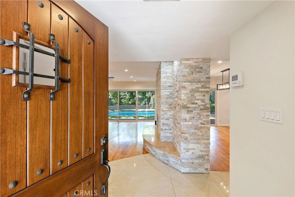 Photo of Listing #SR25175553