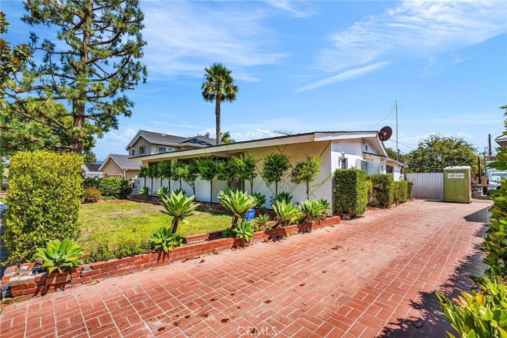 Photo of Listing #DW25176928