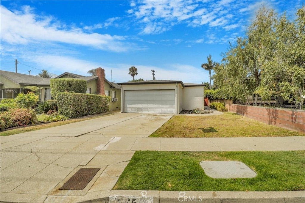 Photo of Listing #SR25177532