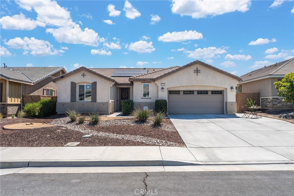 Photo of Listing #IV25176313