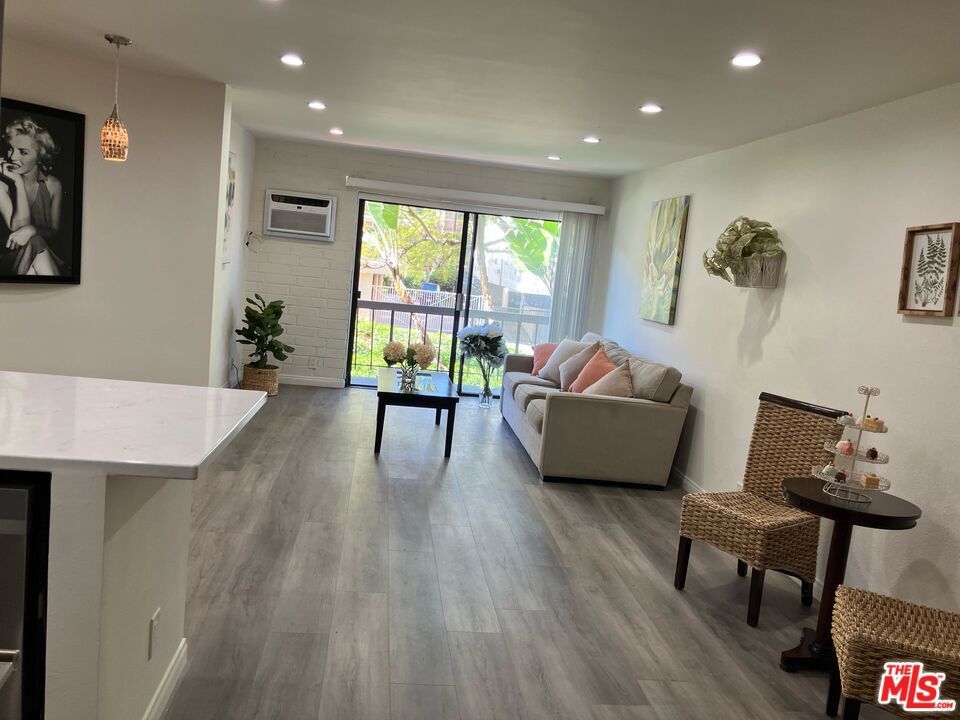 Photo of Listing #25575397