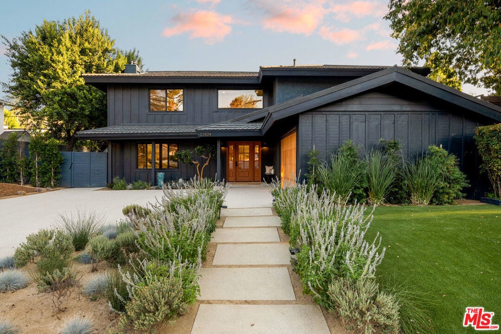 Photo of Listing #25575399