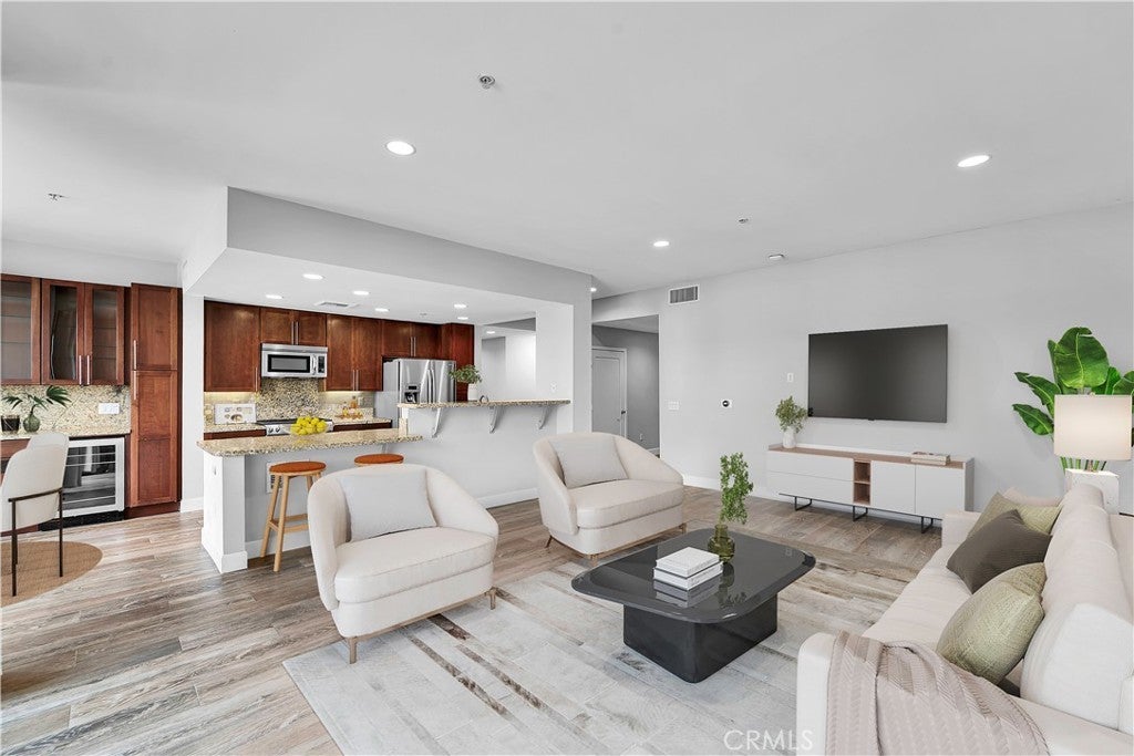 Photo of Listing #SB25178155