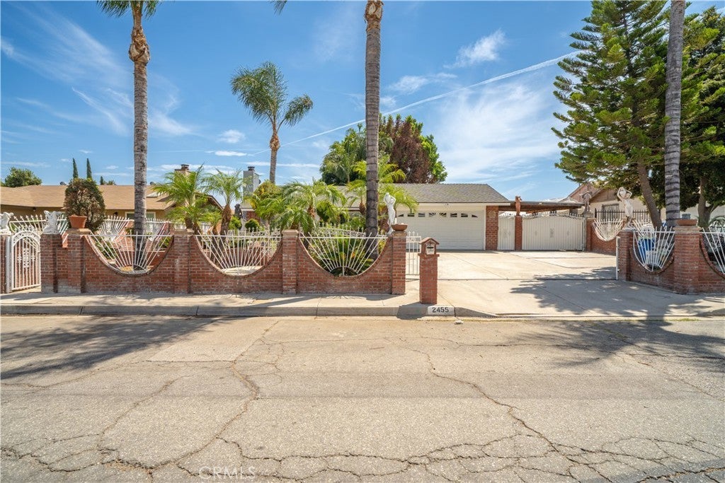 Photo of Listing #IV25178176