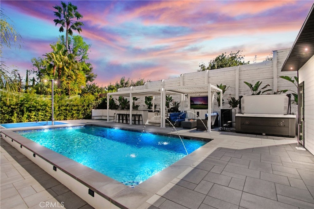 Photo of Listing #SR25178193