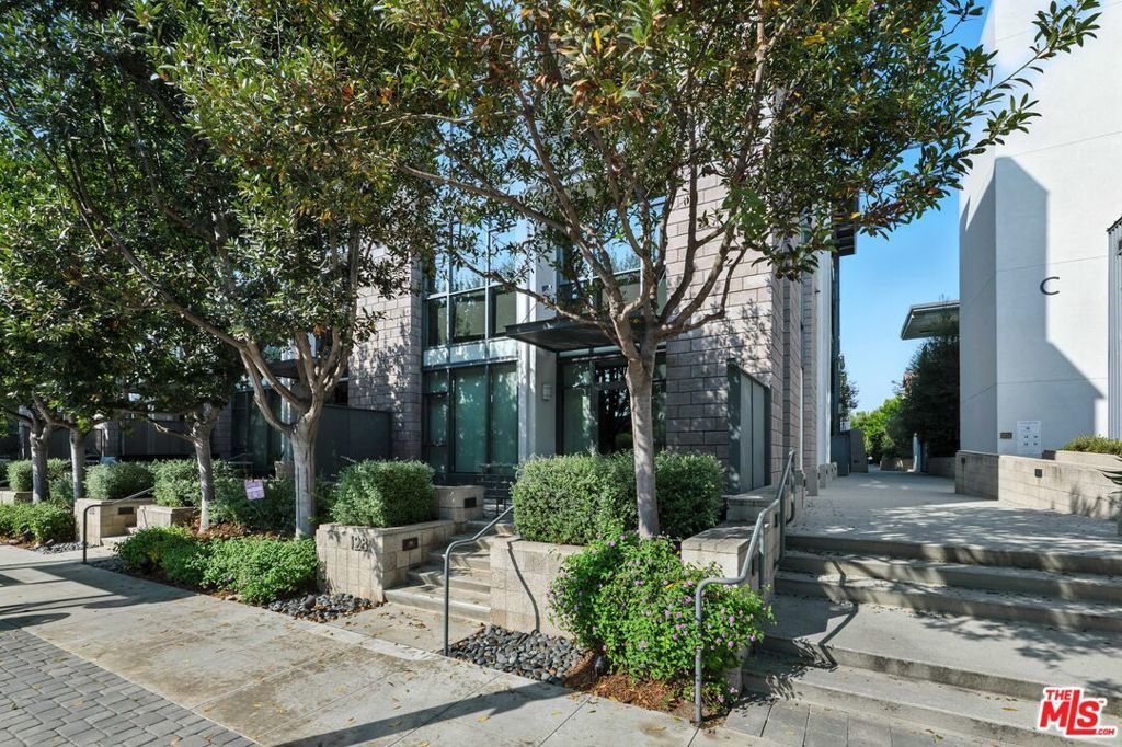 Photo of Listing #25575327