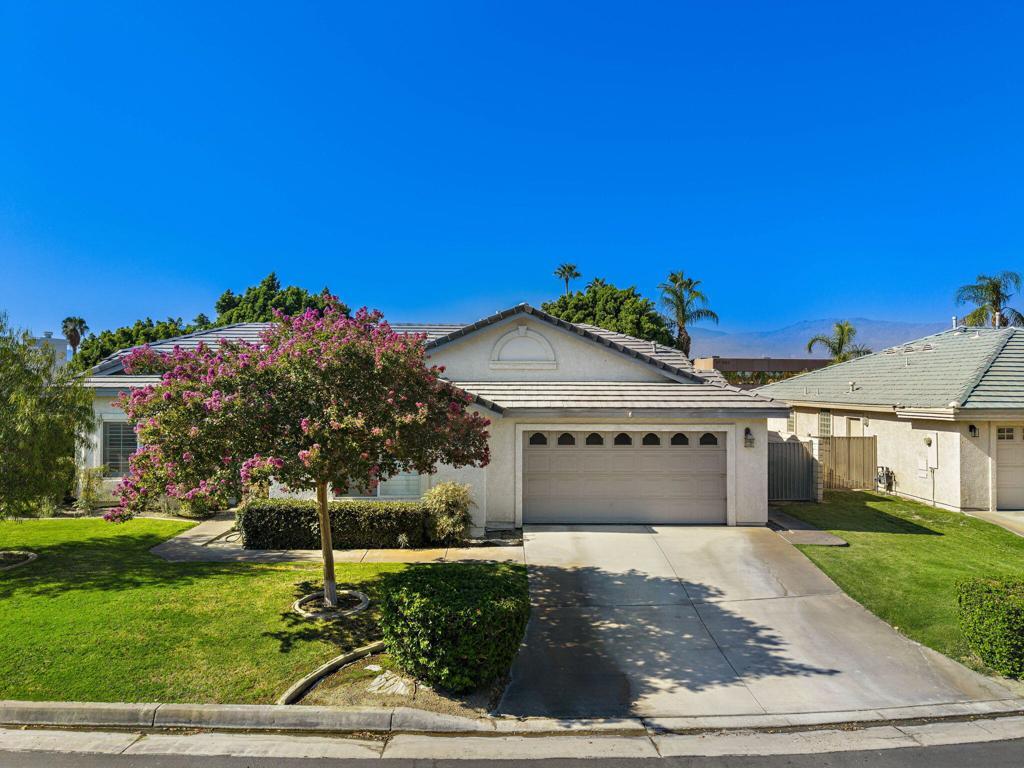 76 Sutton Place S, Palm Desert