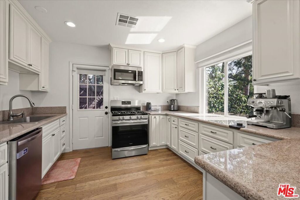 Photo of Listing #25575887