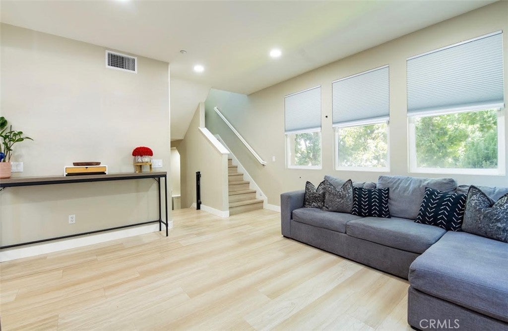 Photo of Listing #DW25176435