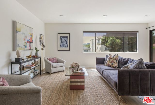 1930 N Vermont Avenue # 201, Los Angeles