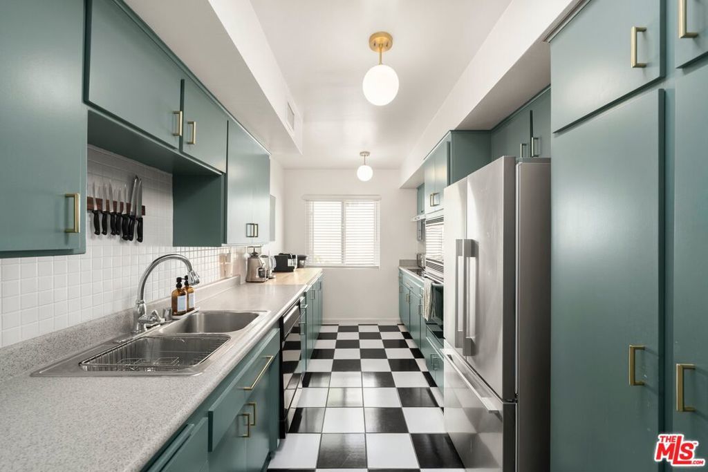 Photo of Listing #25576329