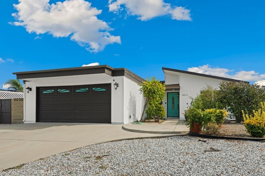 Photo of Listing #IV25178756