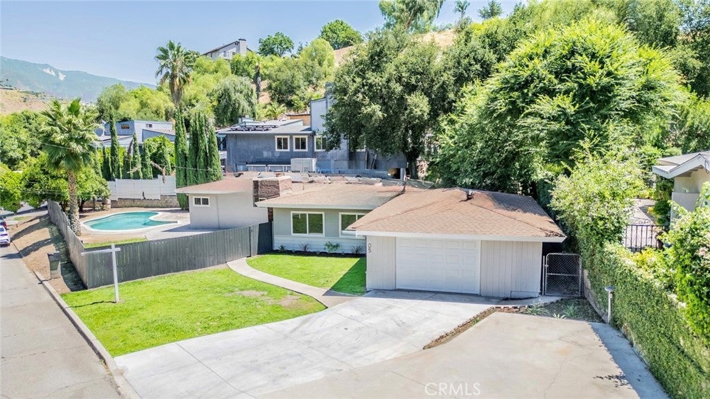 Photo of Listing #IV25178136