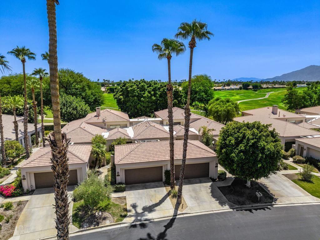 54374 Oak Tree, La Quinta