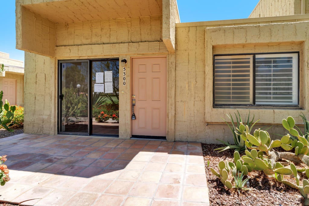 5300 Los Coyotes Drive, Palm Springs