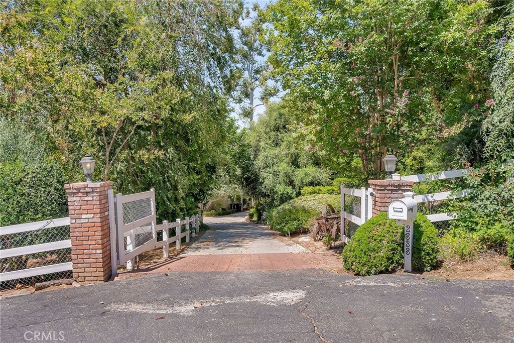 Photo of Listing #IV25178400