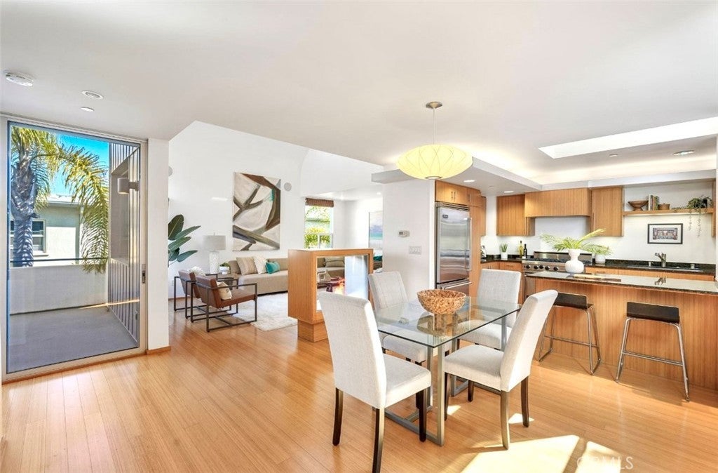 Photo of Listing #OC25180100