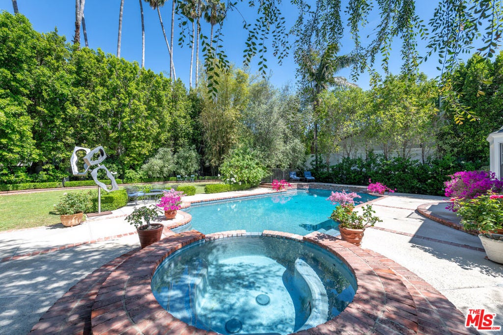 Photo of Listing #25576649