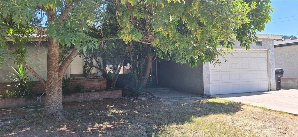 Photo of Listing #IV25096571