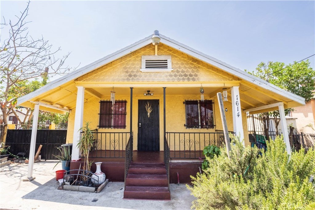 Photo of Listing #SR25180641