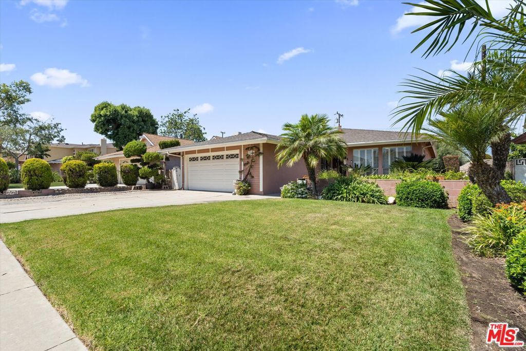 Photo of Listing #25576903