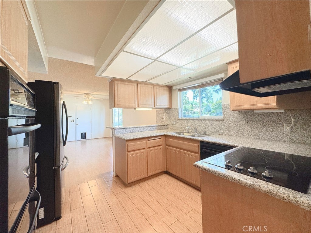 Photo of Listing #SR25180994