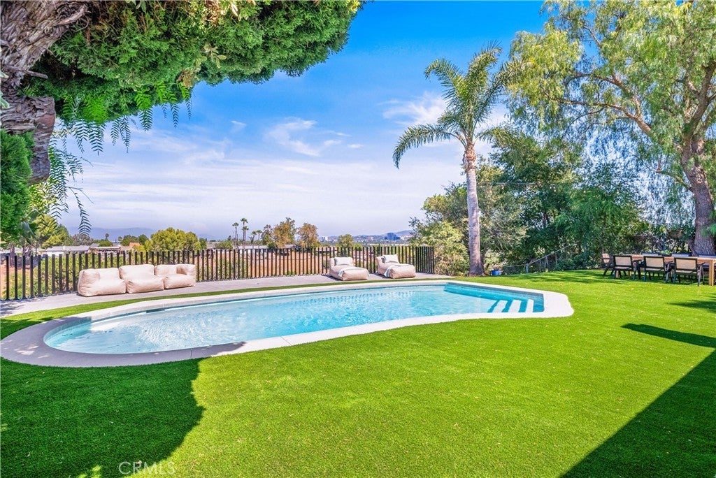 Photo of Listing #SR25181254