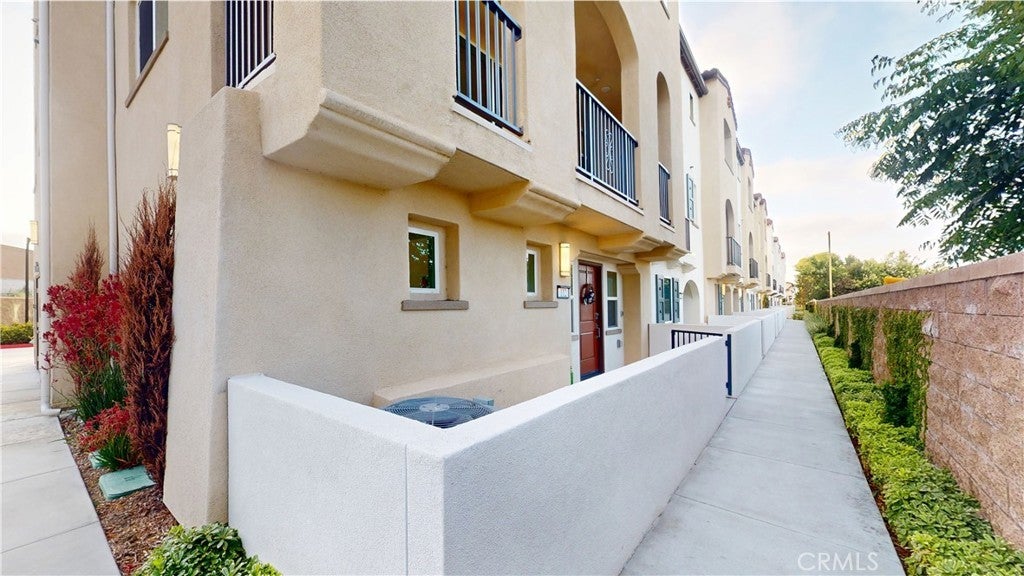 Photo of Listing #SB25181462