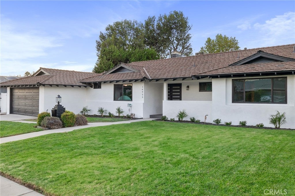 Photo of Listing #SR25180583