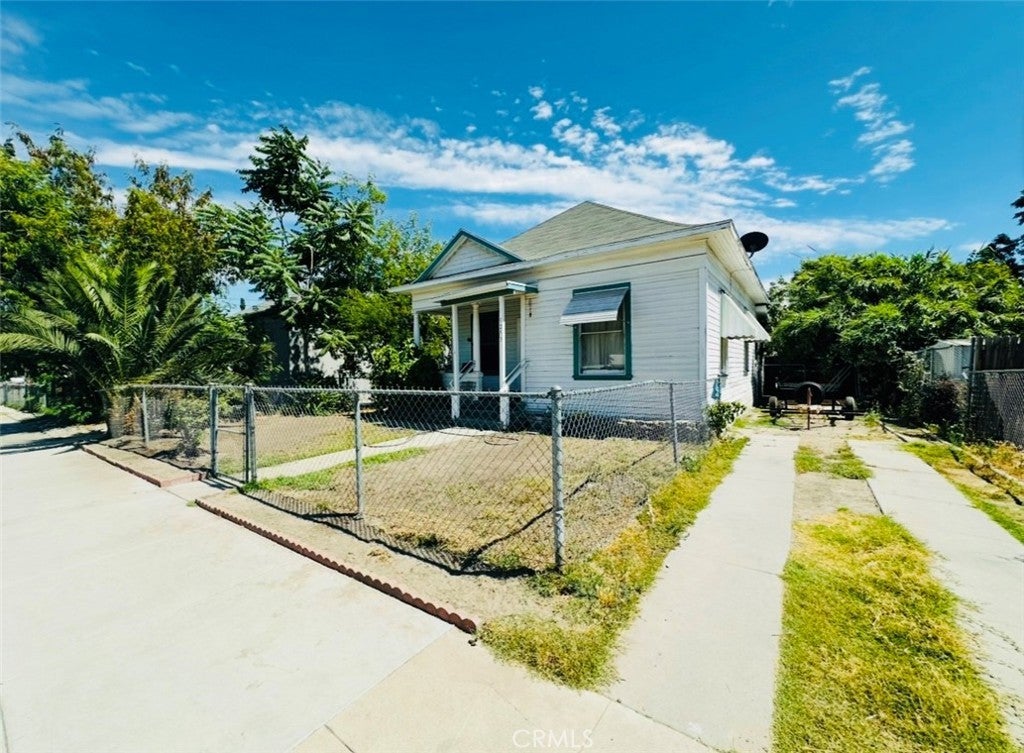 Photo of Listing #IV25181840