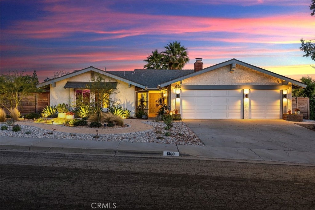 Photo of Listing #IV25182729