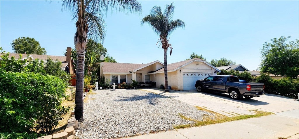 Photo of Listing #IV25182791