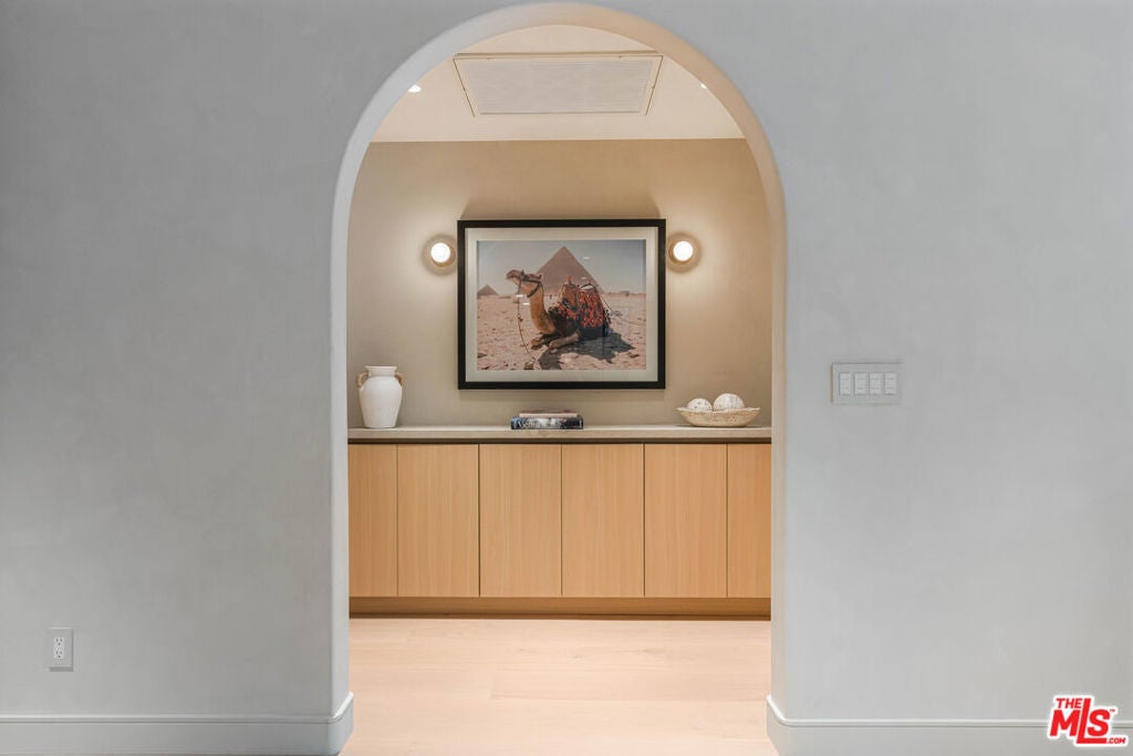 Photo of Listing #25575691