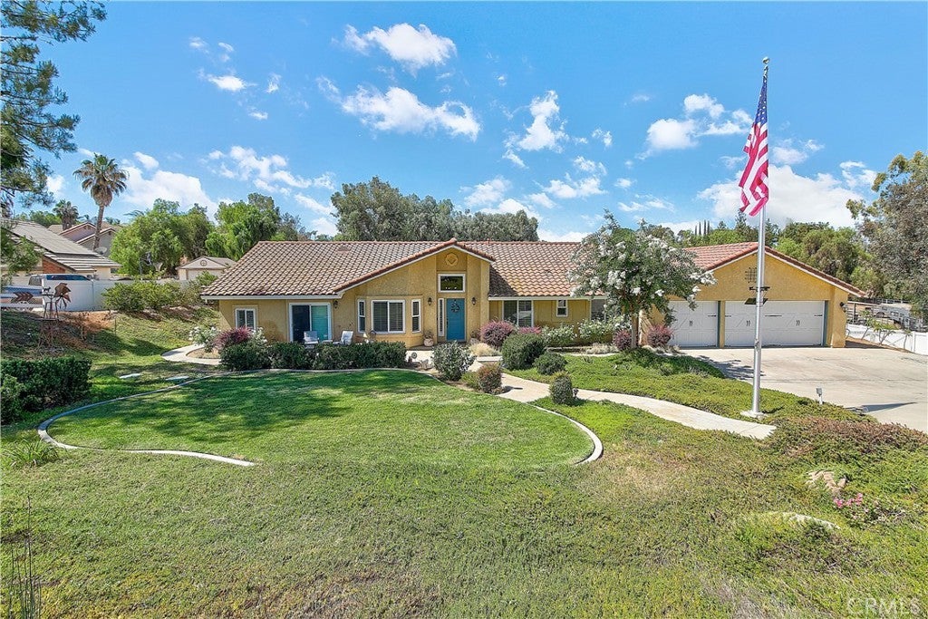 Photo of Listing #IV25182863