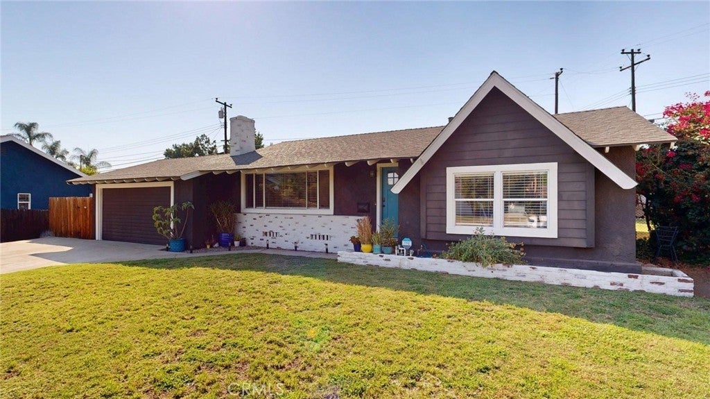 Photo of Listing #IV25182635