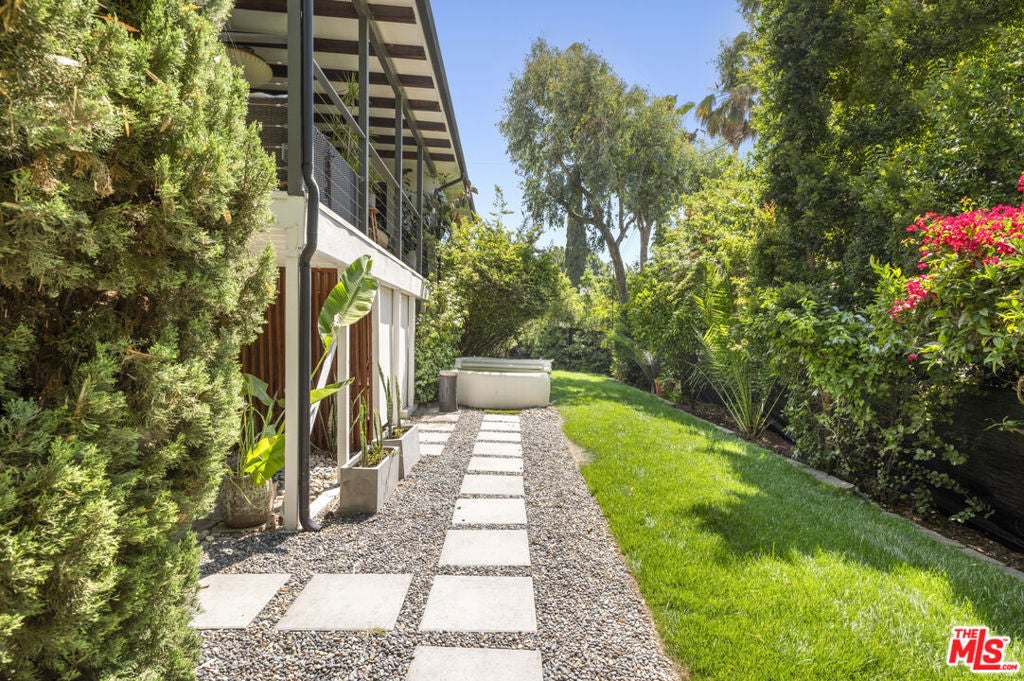 Photo of Listing #25575305