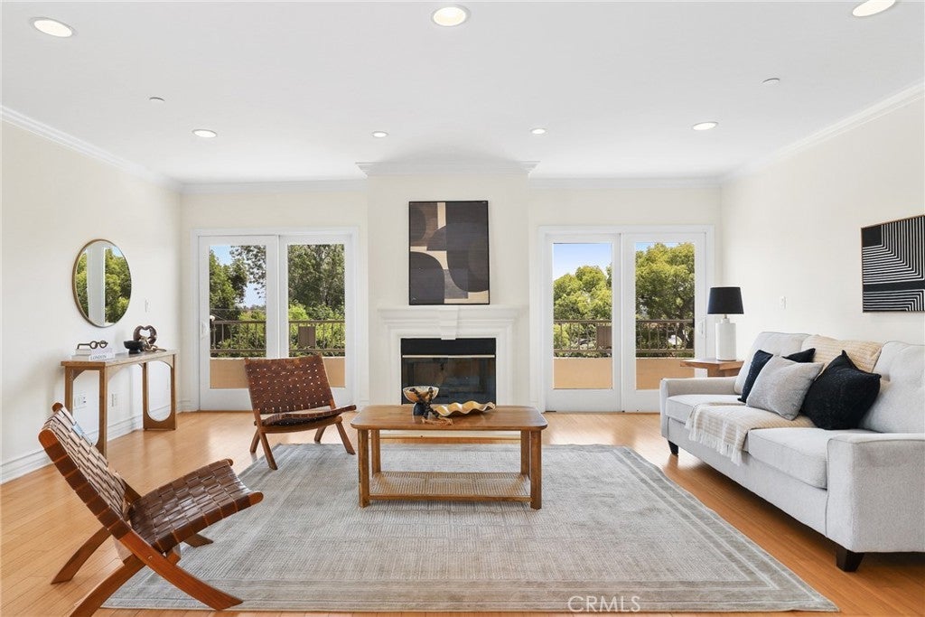 Photo of Listing #SB25181505